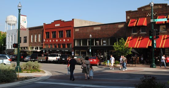 Building Photo - 302 S. Benge Street