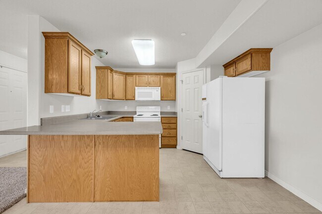 Building Photo - 3 Bedroom 2 Bathroom Condo in Eagle Mountain!