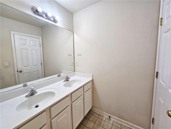 Building Photo - 1372 Dukes Creek Dr