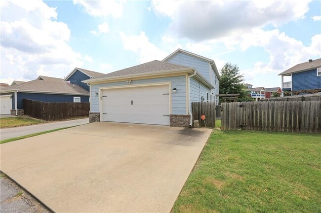 Building Photo - 626 N Tennyson Ln