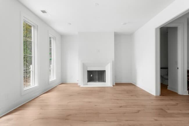 Building Photo - 1814 Stewart Pl