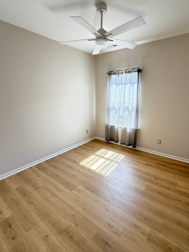 Building Photo - Nearly New Davidson Townhome | 3BR + Flex Space | 2-Car Garage | Minutes to Downtown