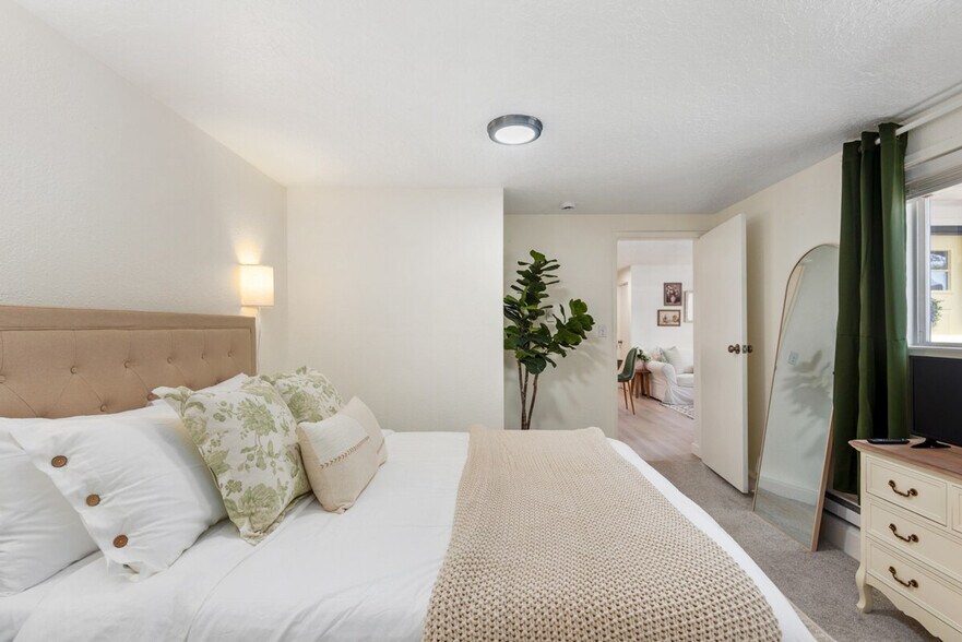 Building Photo - 838 SE Tacoma St