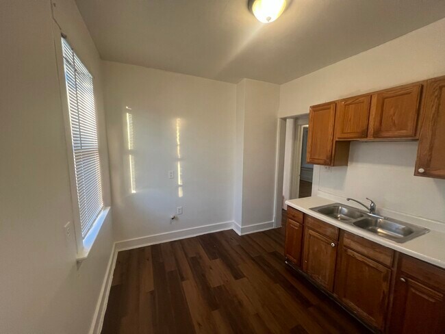 Building Photo - 1253 N 34th St