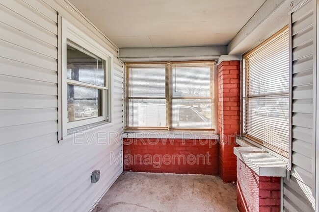 Building Photo - 1417 N Denny St