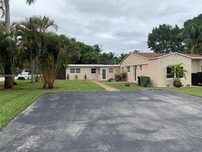 Building Photo - 707 NE 15th St