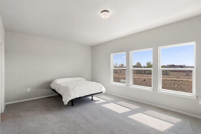 Building Photo - Beautiful 3-bedroom, 3-bathroom townhome located in Lorson Ranch!!