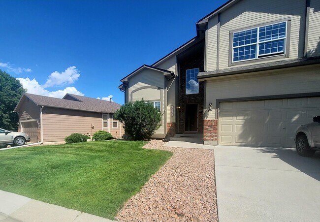 Building Photo - Boastful 3 Bedroom West Side home in gated...