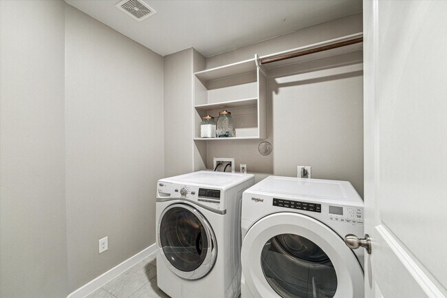 Building Photo - 15434 Paxton Woods Dr