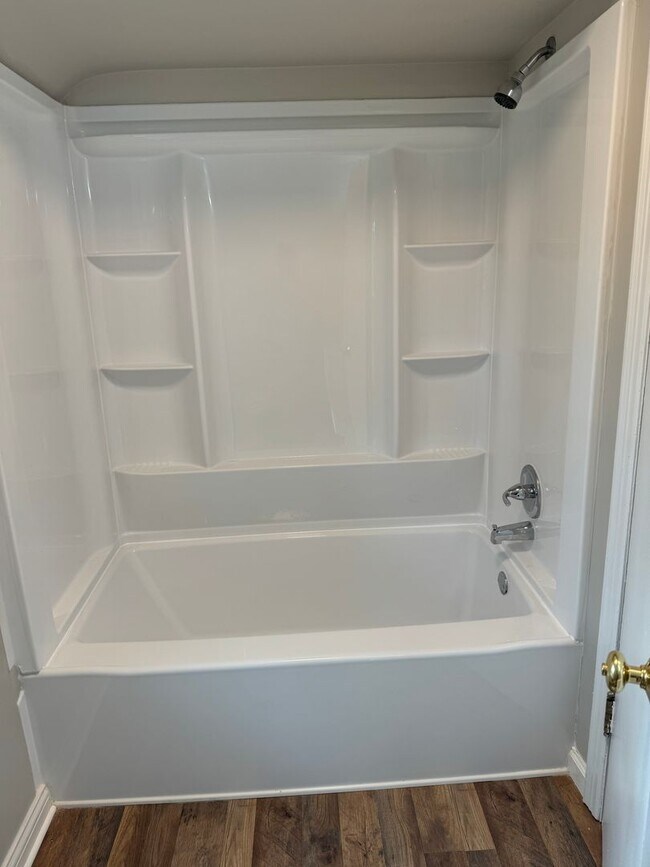 Building Photo - 3 Bedroom 2 Bathroom Single Family Home in Upper Arlington