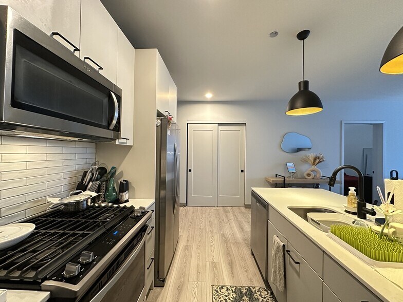 Building Photo - 2155 N Elston Ave