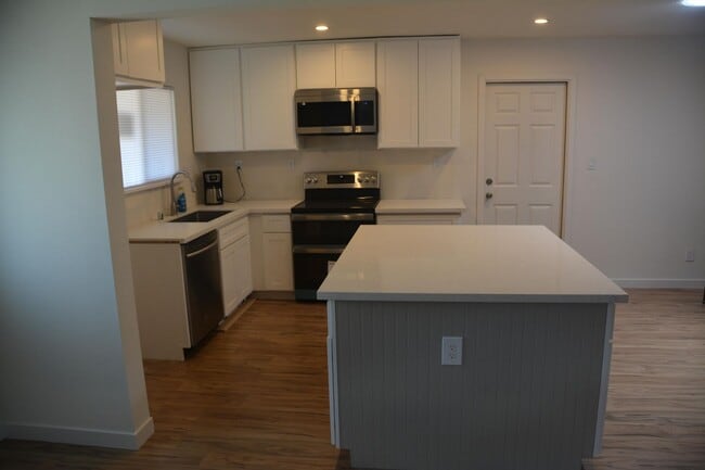 Building Photo - Beautifully Remodeled Antioch Delta Fair A...
