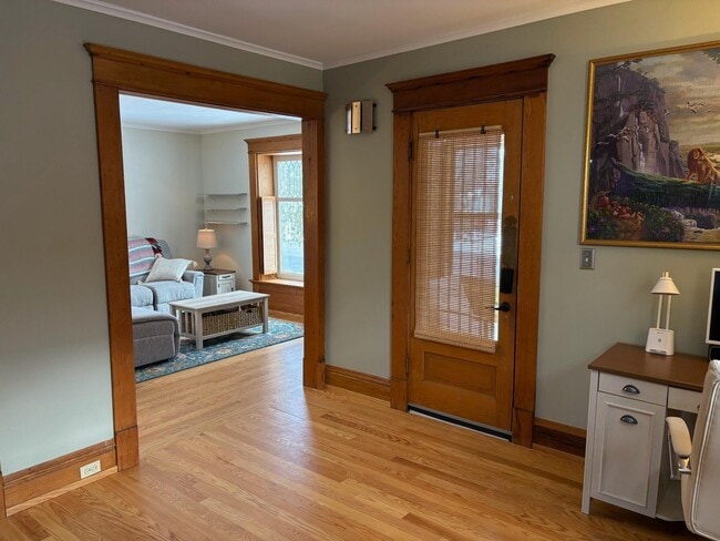 Building Photo - 433 McKinley St