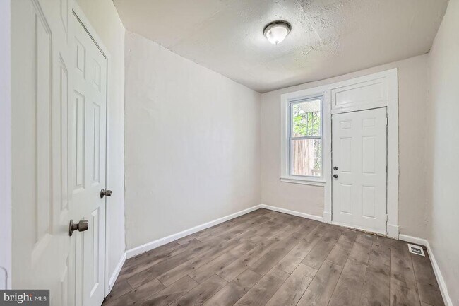 Building Photo - 118 N Hilton St