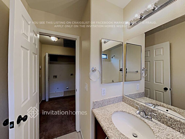 Building Photo - 2145 N 29th Pl