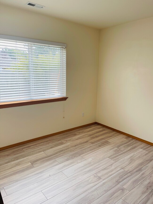 Building Photo - 757 N 102nd St