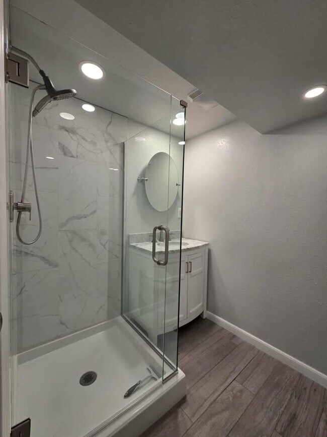 Building Photo - Low maintenance 3 bedroom!