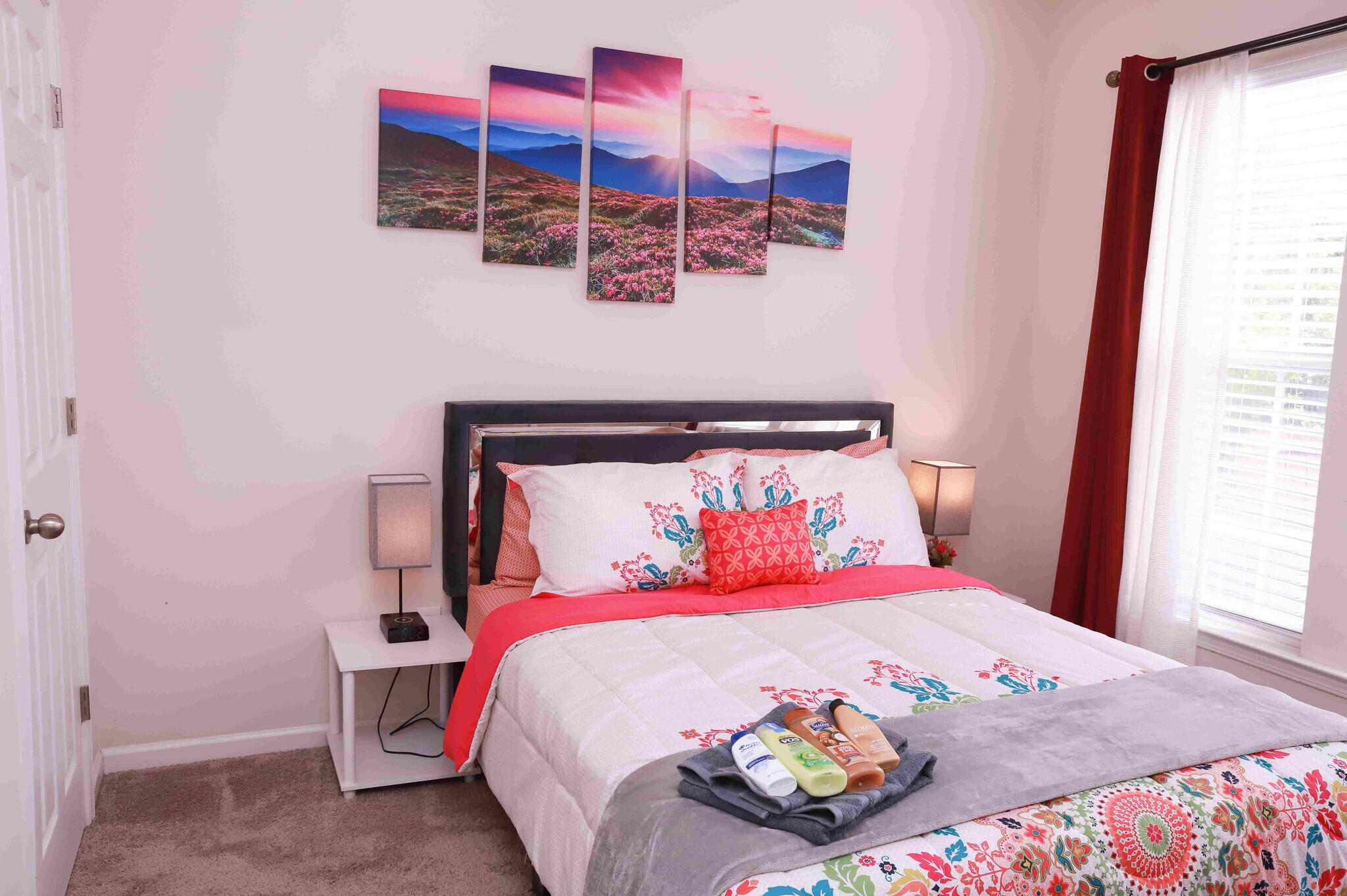 Building Photo - Room in House on Red Birch Dr