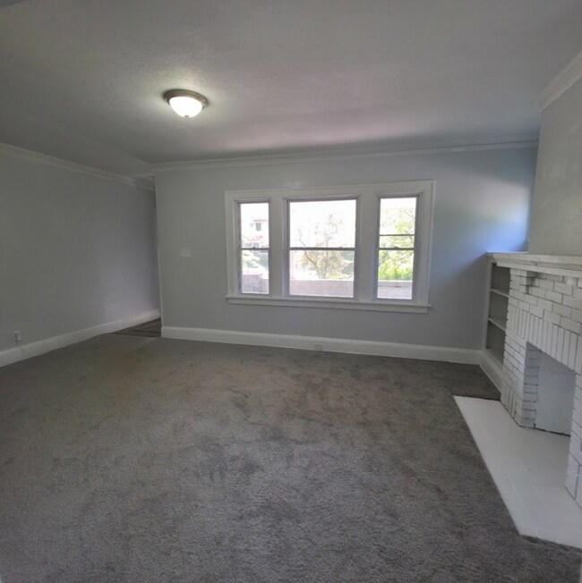 Building Photo - 3625 E 153rd St
