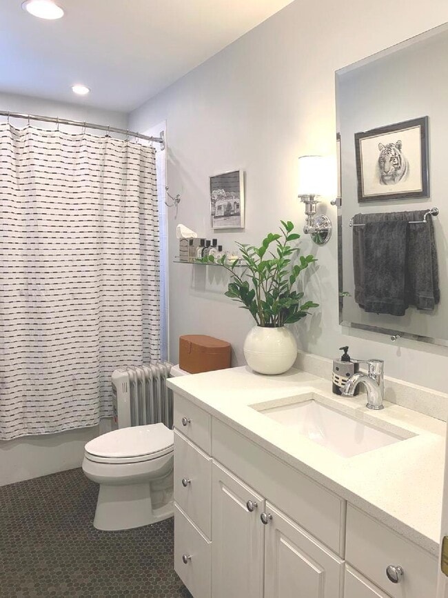 Building Photo - 711 Austin St