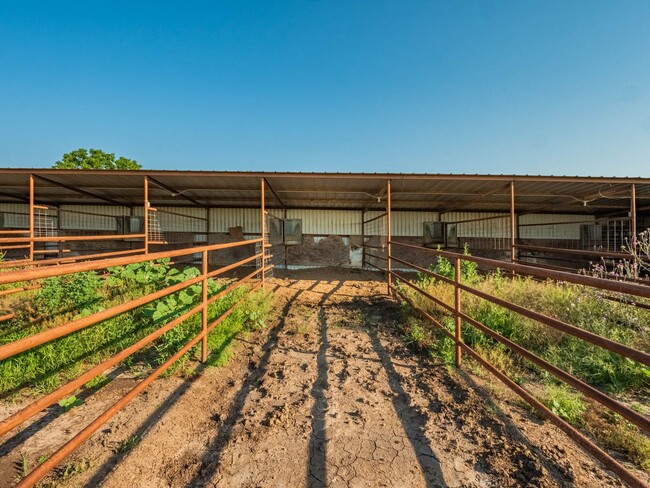 Building Photo - 11671 FM 3025, Unit 2, Stephenville, TX 76401