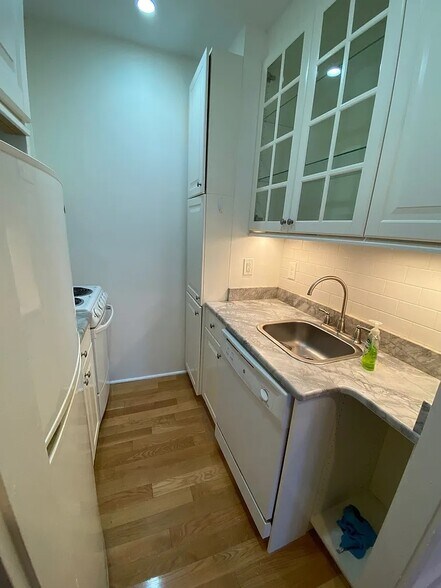Building Photo - 458 Beacon St