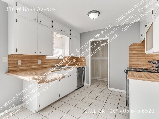 Building Photo - 316 W Bass Ave