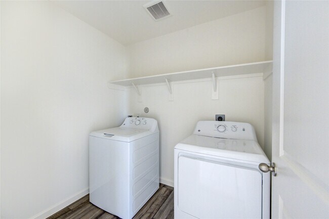 Building Photo - 5811 Lilac Cv Ct
