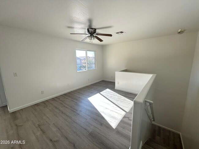 Building Photo - 10542 W Alvarado Rd