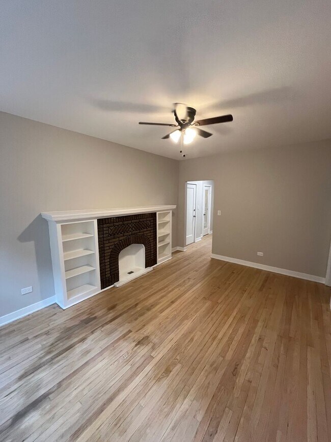 Building Photo - Mozart