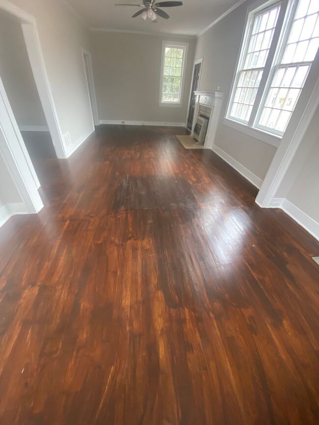 Building Photo - 120 S Main St