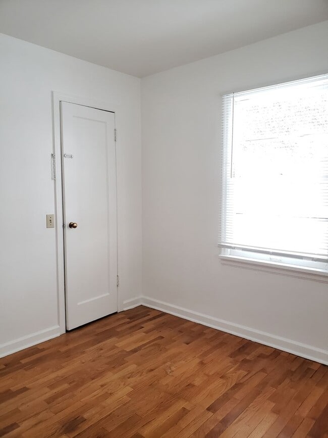 Building Photo - Pet Friendly 2 Bedroom Home Available Soon!