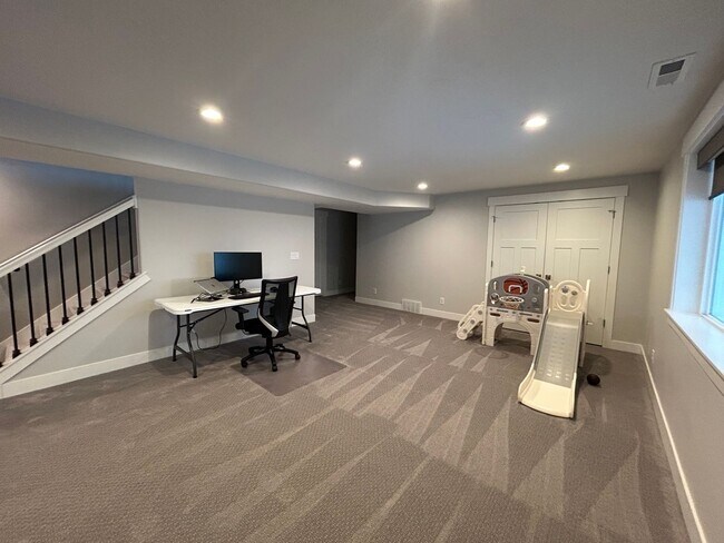 Building Photo - 5 Bedroom 3.5 Bathroom, plus bonus room, Home in Lehi Utah!