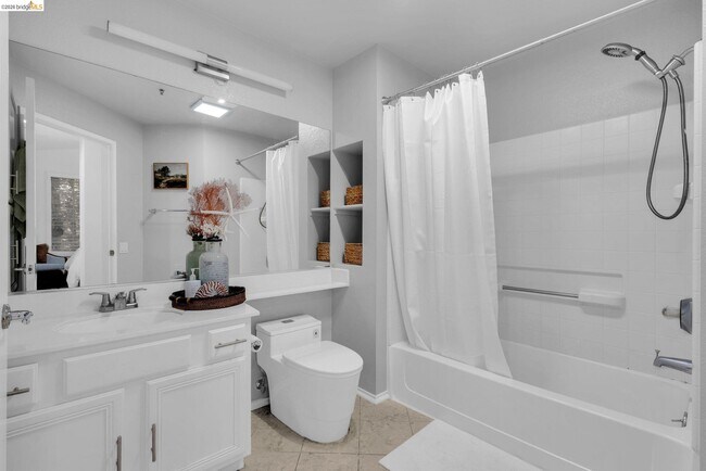 Building Photo - 180 Caldecott Ln