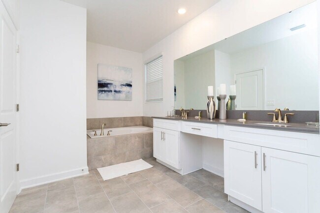 Building Photo - 4319 Scene Ln