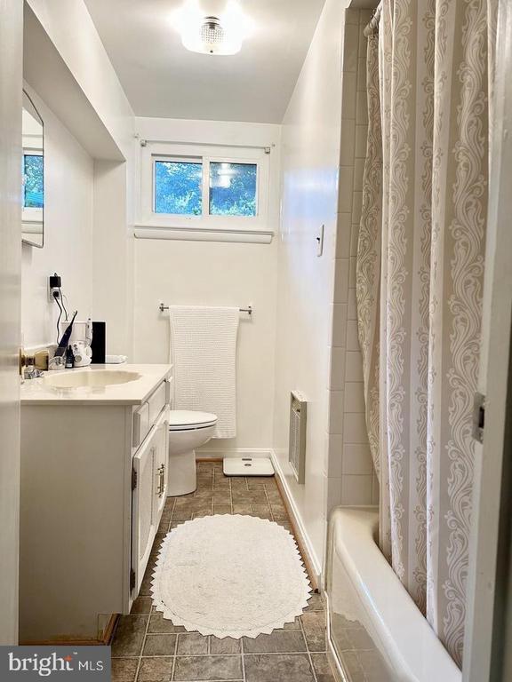 Building Photo - 8208 Thoreau Dr