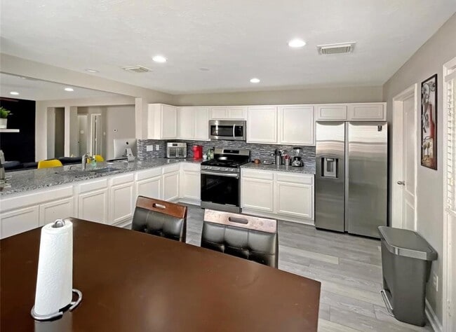 Building Photo - 18214 Walden Gate Ln
