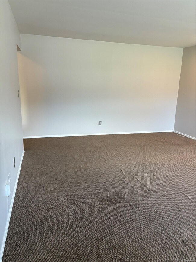 Building Photo - 4 Fishkill Glen Dr