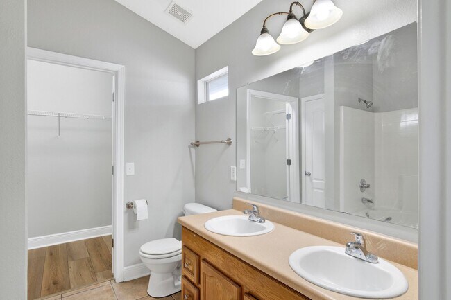 Building Photo - Modern Home Tucked in Neighborhood less th...