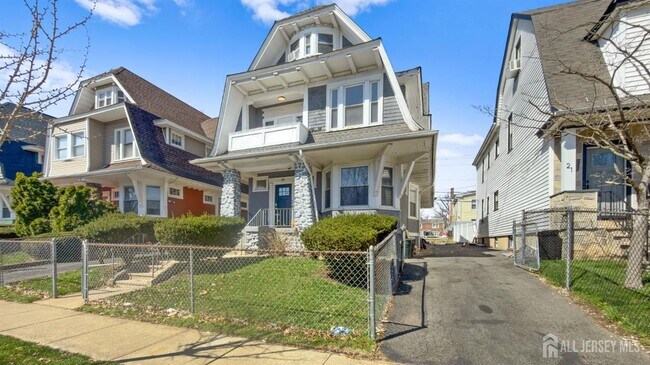 Building Photo - 19 Newfield St