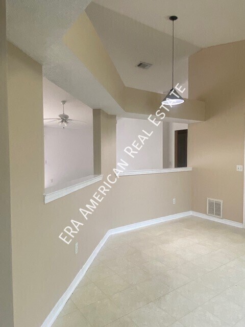 Building Photo - 1324 Jeffrine Dr