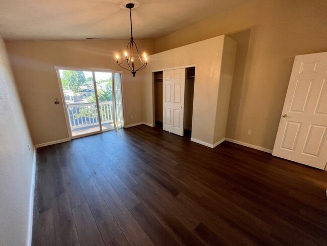 Building Photo - 2635 Parkwood Village Ln