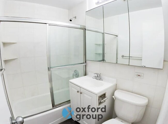 Building Photo - 3 bedroom in New York NY 10065