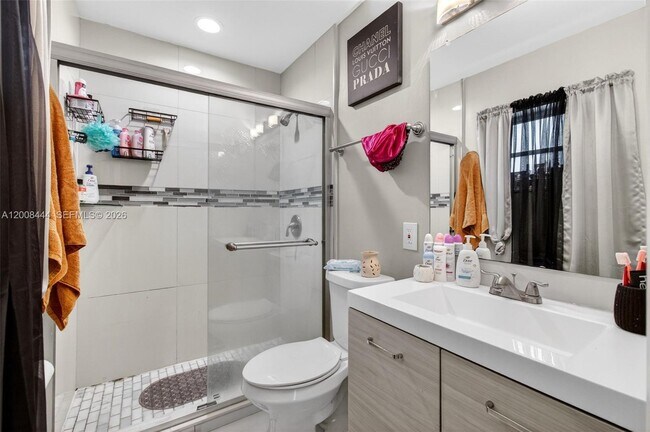 Building Photo - 10850 Eureka St