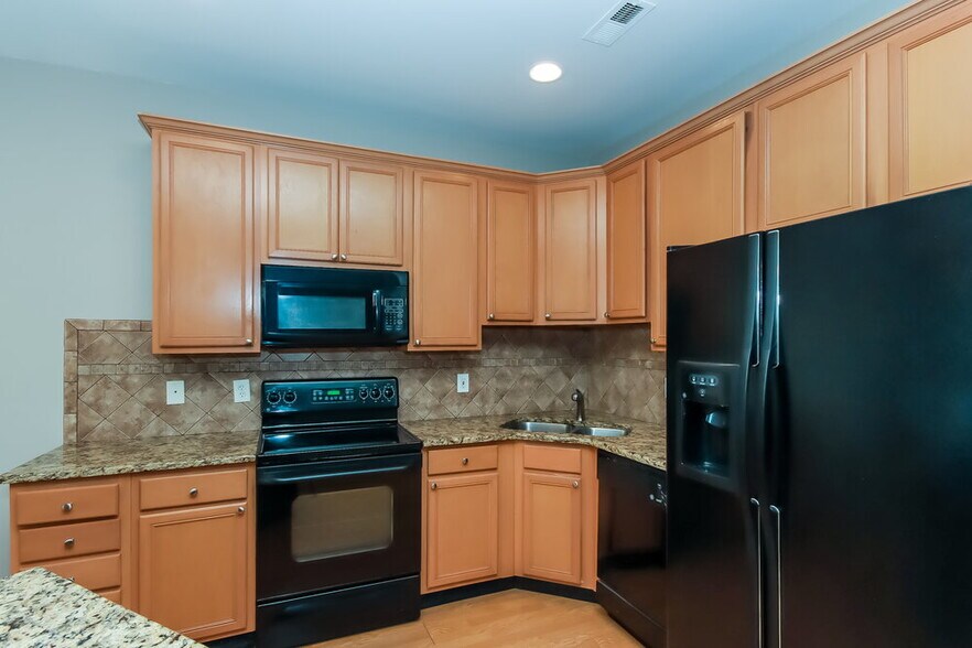 Building Photo - 114 Sun Ridge Dr