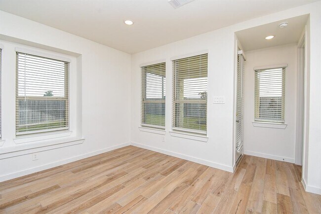 Building Photo - 2526 Seedling St