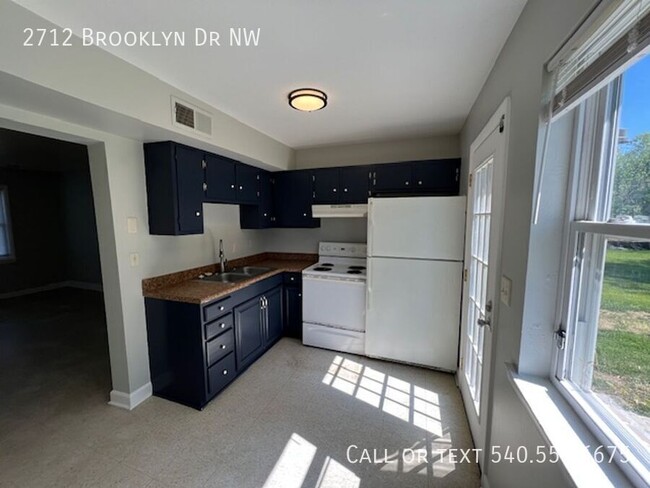 Building Photo - 2712 Brooklyn Dr NW