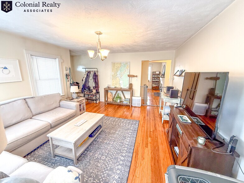 Building Photo - 81 Putnam St