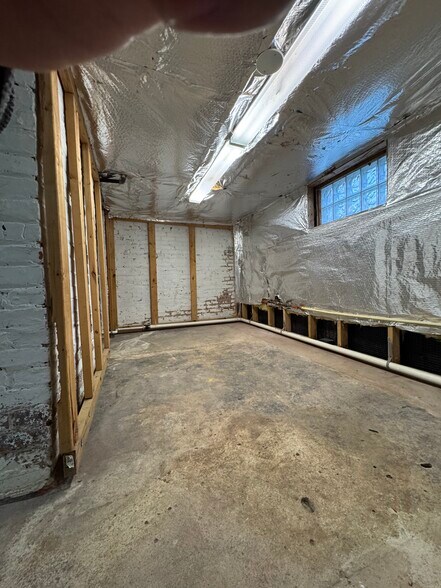 Building Photo - 414 S Augusta Ave