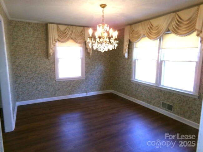 Building Photo - 507 Valleyview Dr